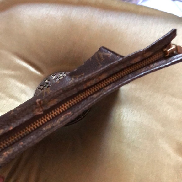 Vintage Louis Vuitton cosmetic case - Picture 4 of 8